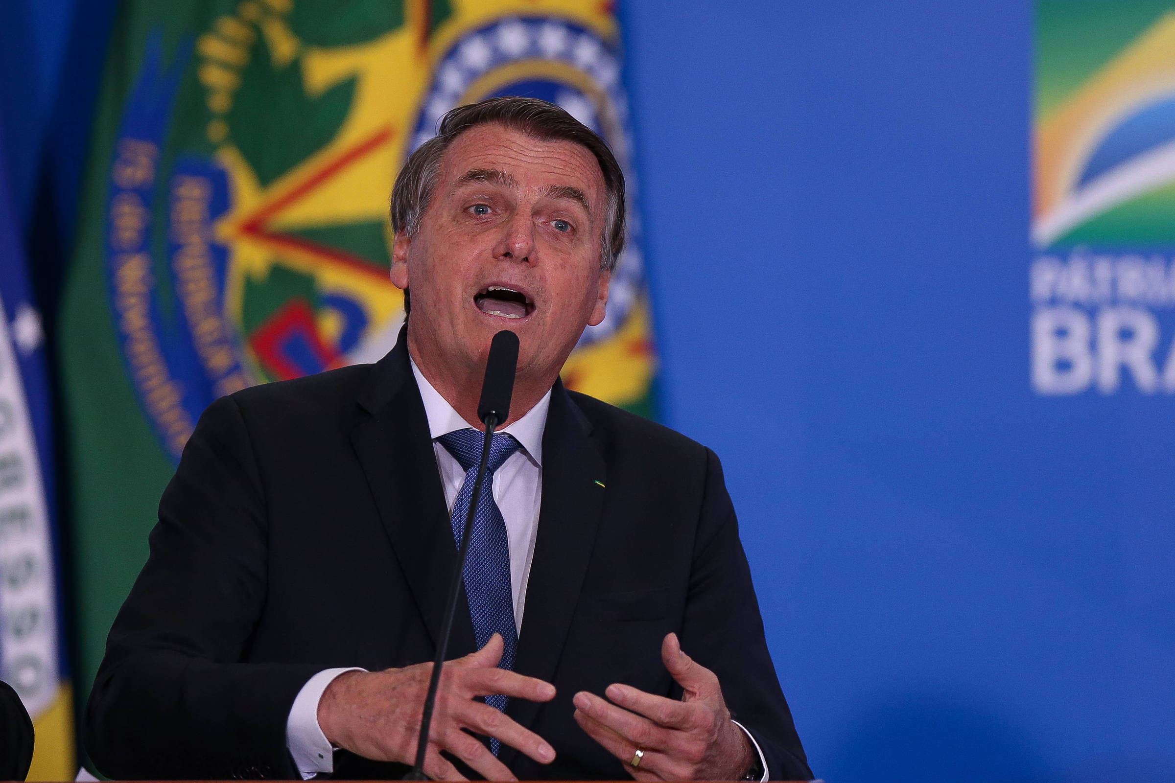 Bolsonaro sanciona com vetos projeto de abuso de autoridade